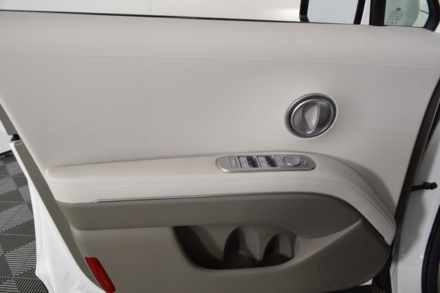 New 2026 White Hyundai SEL 7P image 27