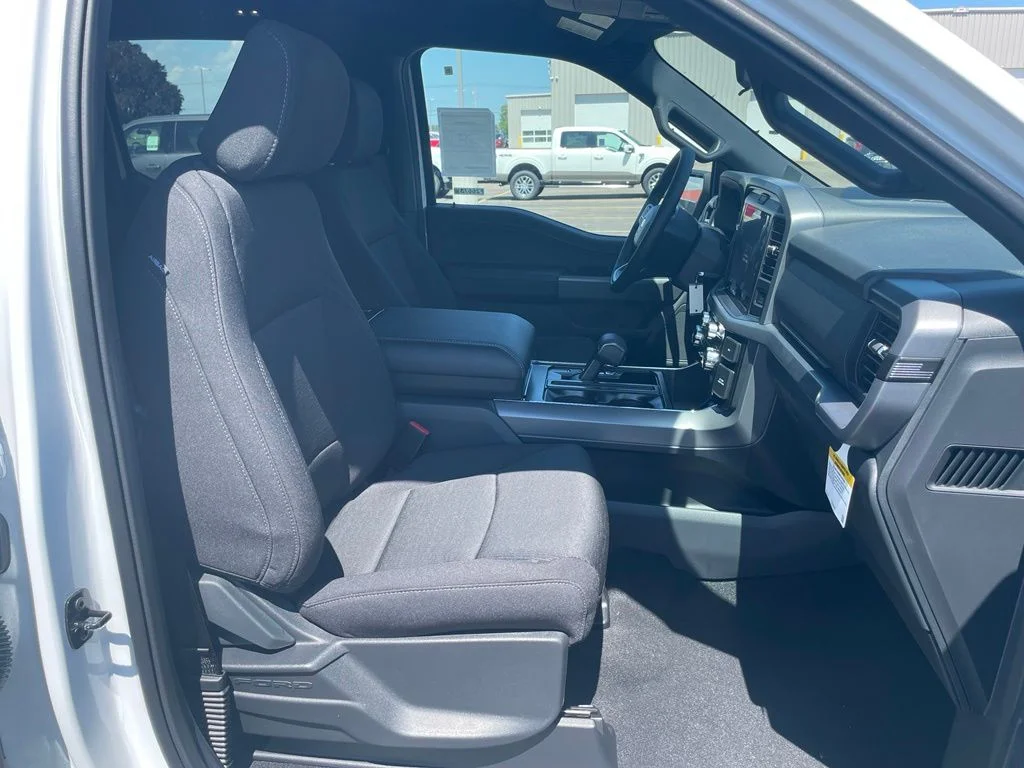 Used 2026 Oxford White Ford XLT image 13