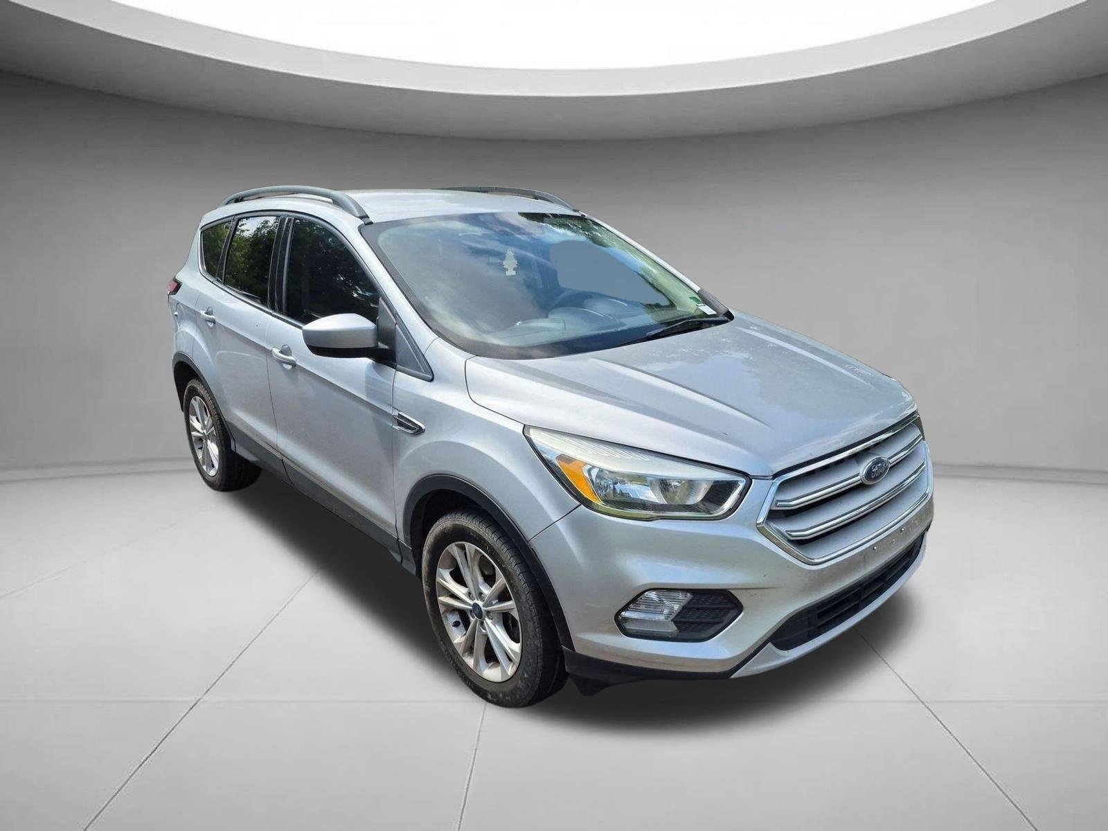 Used 2018 Ingot Silver Metallic Ford SE image 3
