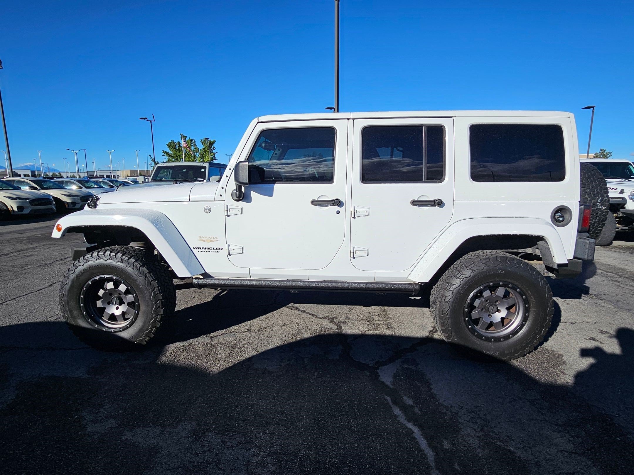 Used 2013 Bright White Clearcoat Jeep Sahara image 7