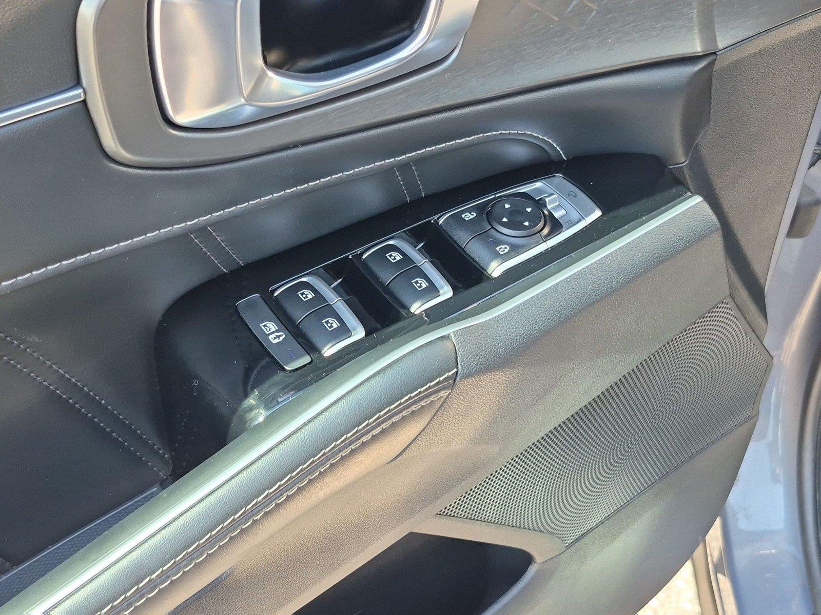 Used 2023 GRAVITY GRAY KIA  image 16