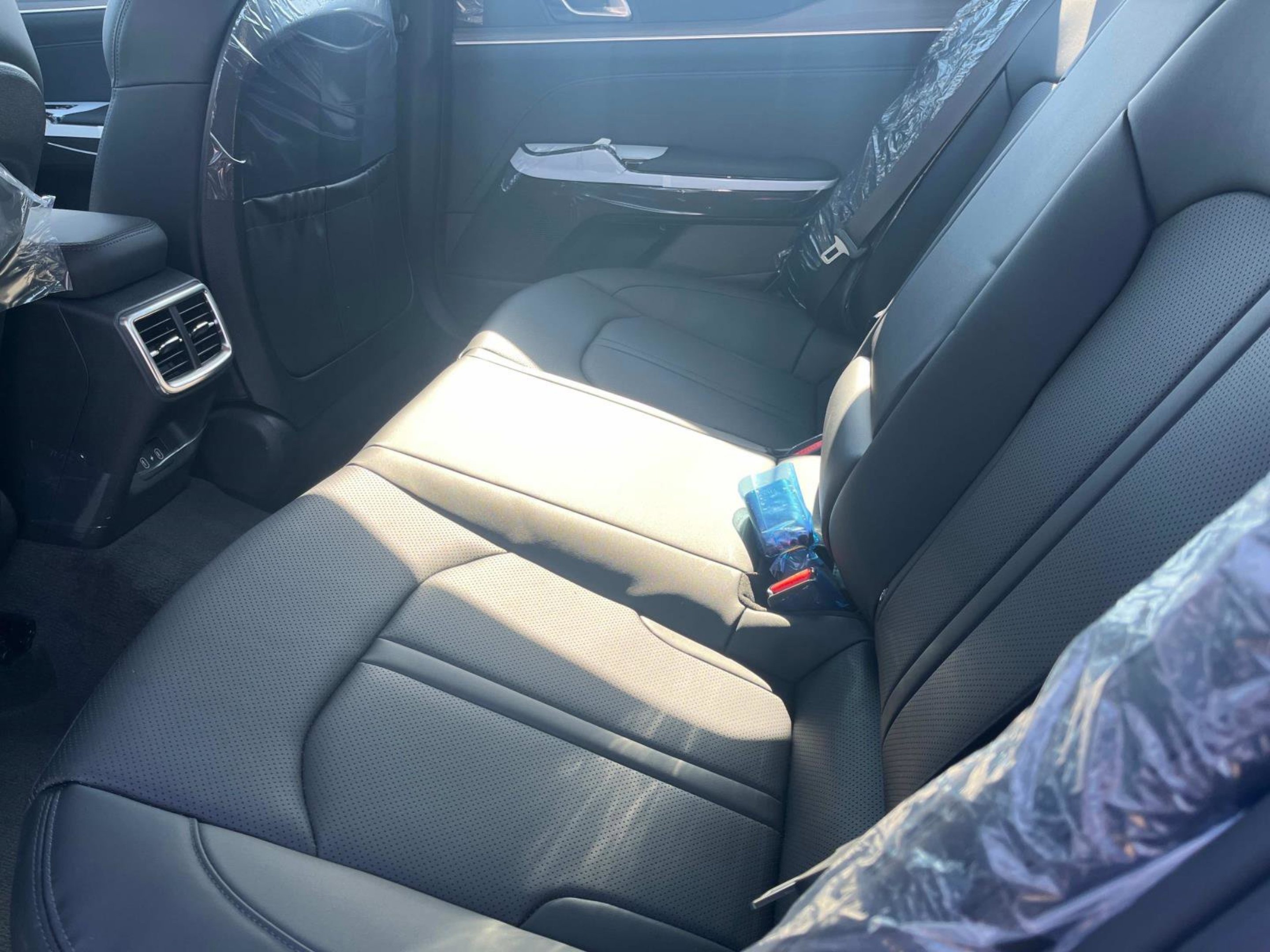New 2026 Snow White Pearl Kia EX image 16