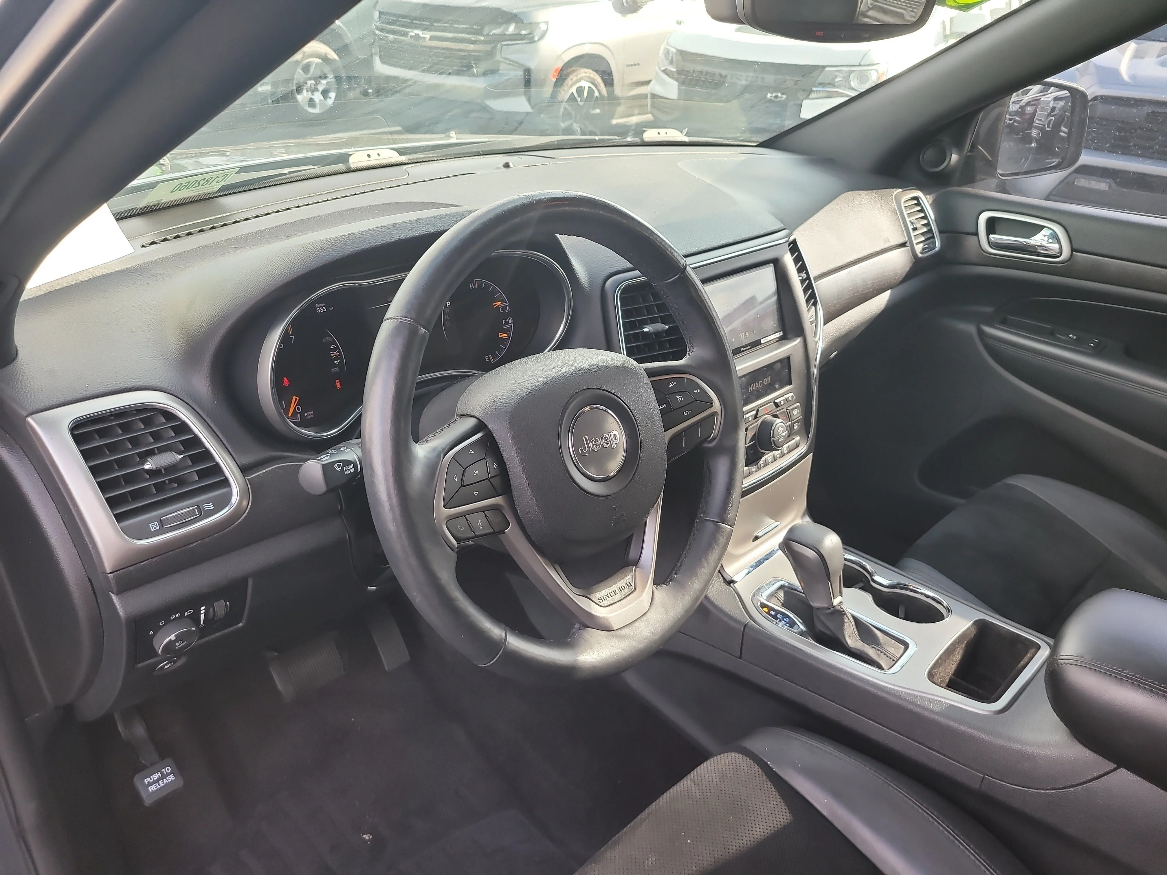 Used 2018 Rhino Clearcoat Jeep Altitude image 19
