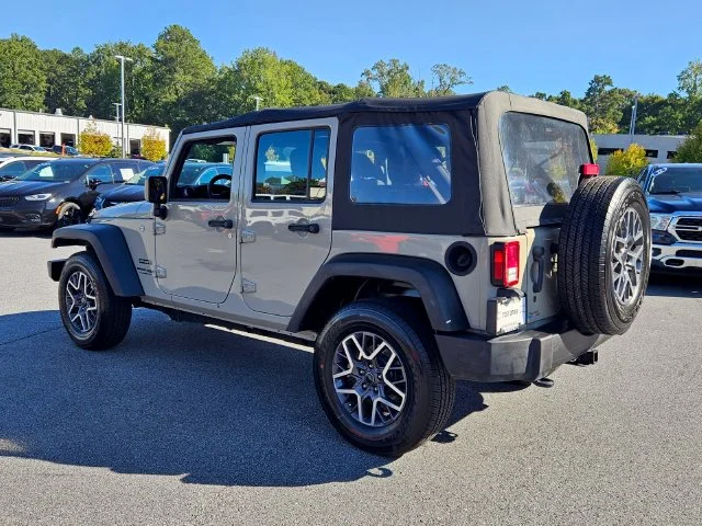 Used 2018  Jeep Unlimited Sport image 9