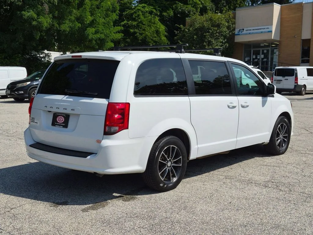 Used 2018 White Dodge SE Plus image 3