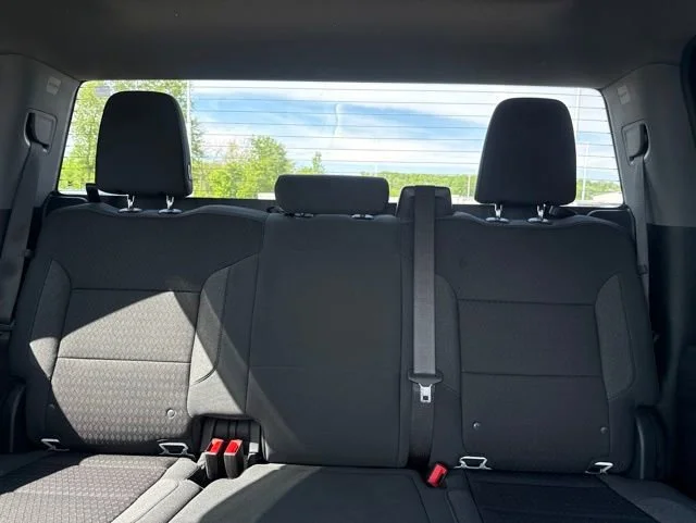 Used 2024 Summit White Chevrolet Custom image 31
