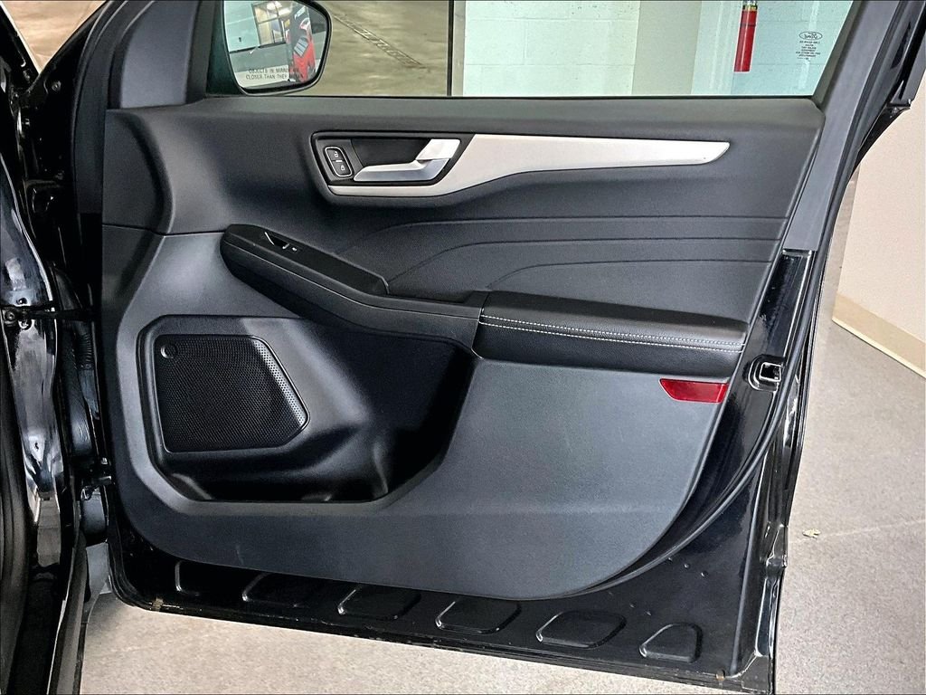Used 2022 Black Metallic Ford SEL image 12