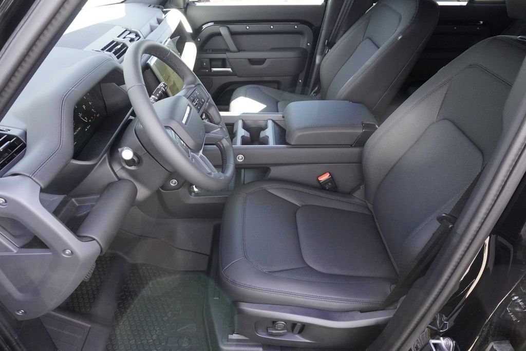 New 2026 Santorini Black Land Rover S image 19