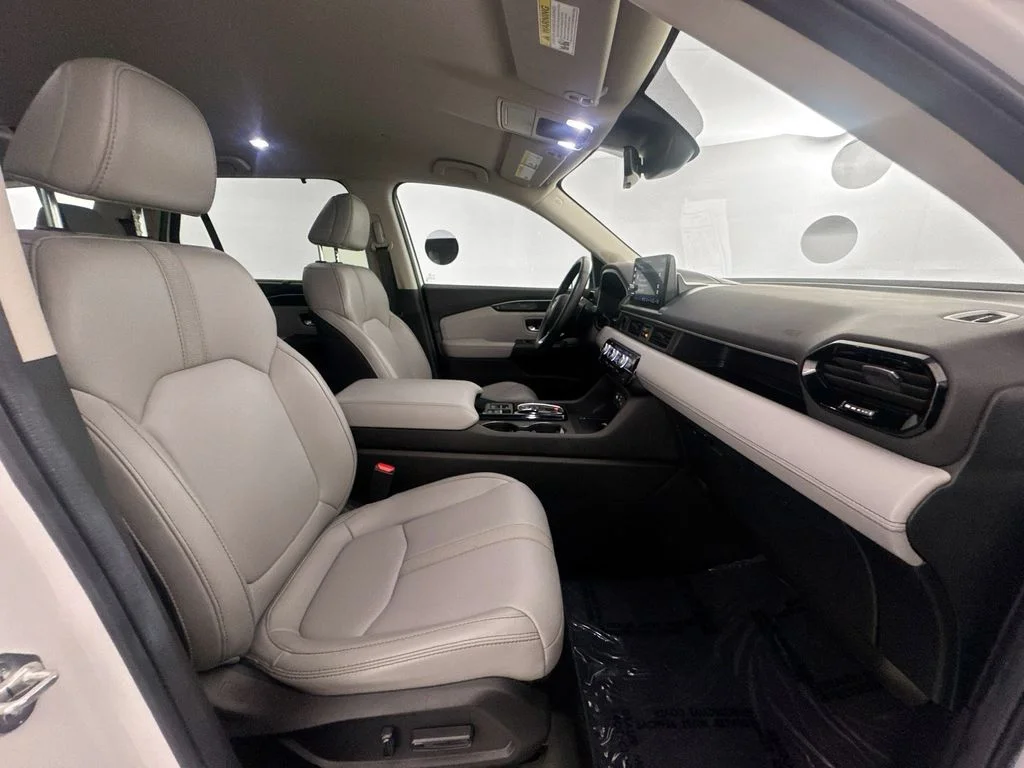 Used 2025  Honda EX-L image 29