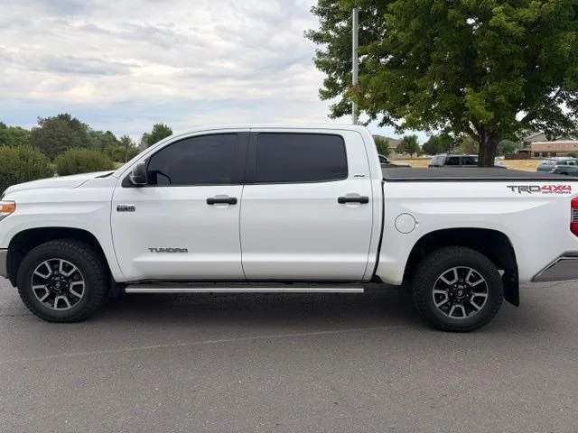 Used 2016 White Toyota SR5 image 26