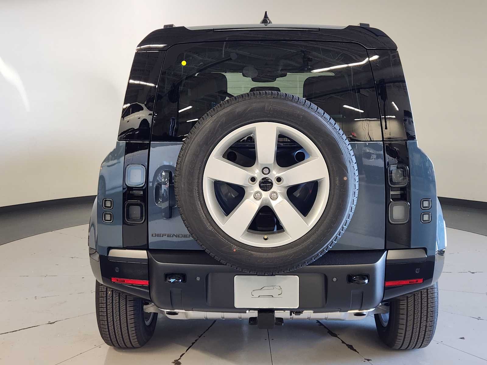 New 2026 Tasman Blue Land Rover X-Dynamic SE image 10