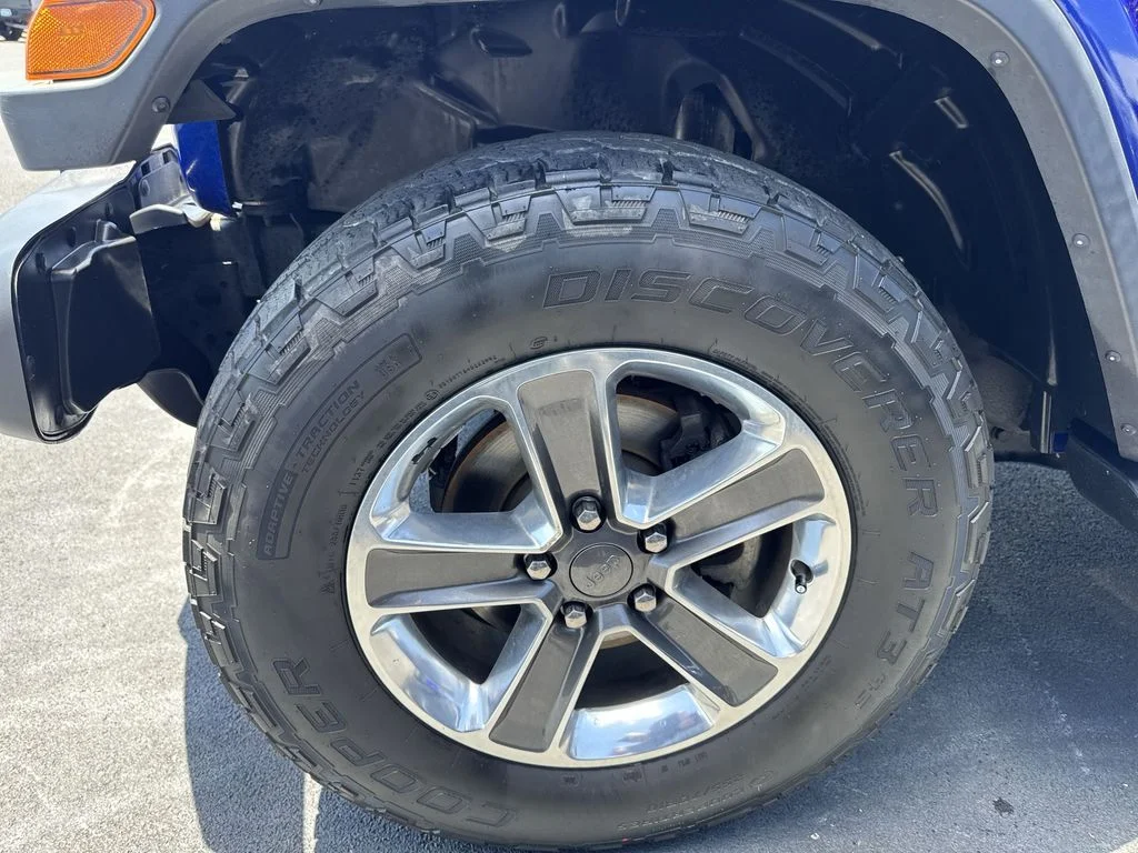 Used 2019 Blue Jeep Unlimited Sahara image 10