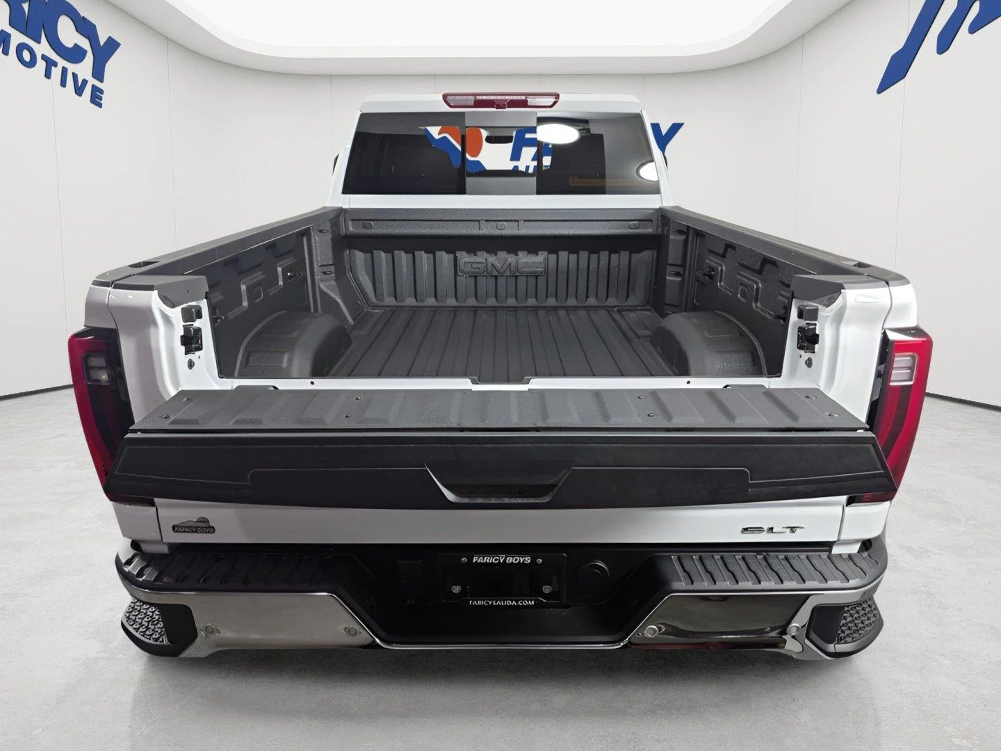 2025 GMC Sierra 2500HD SLT - Photo 8