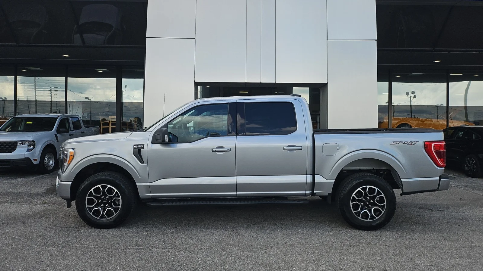 Used 2023 Silver Ford XLT image 2