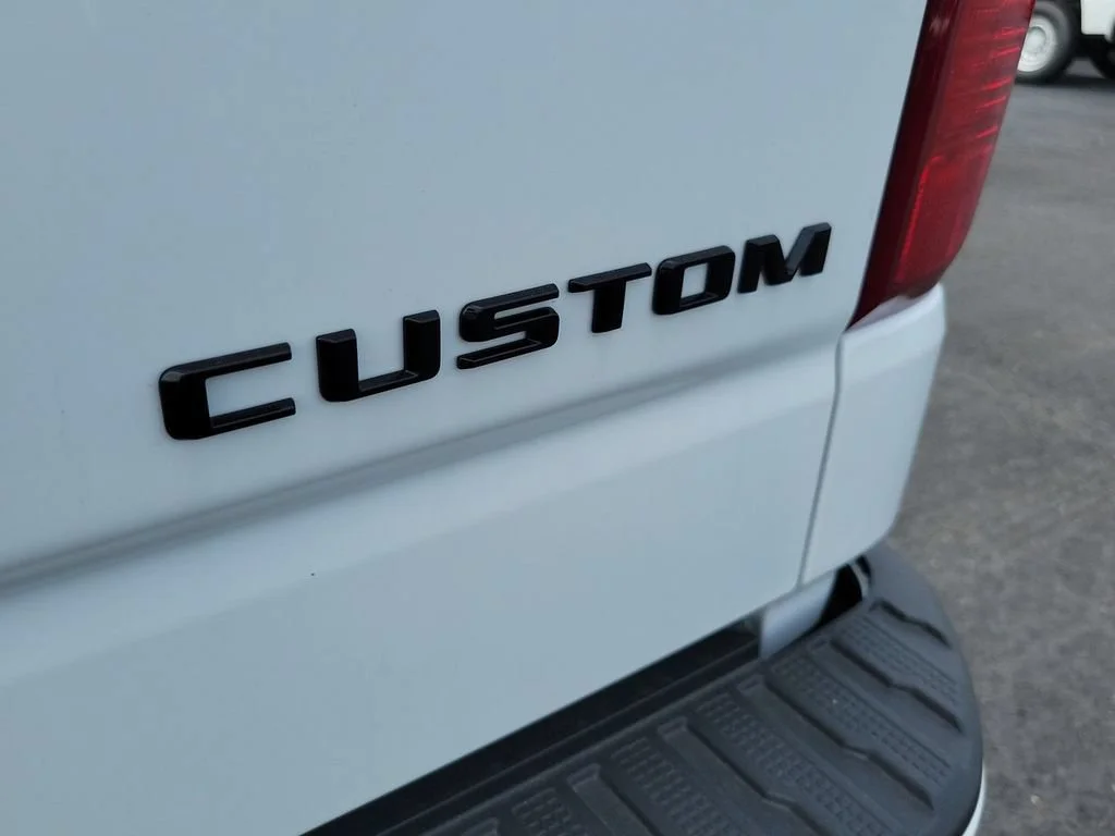 New 2026 Summit White Chevrolet Custom image 31