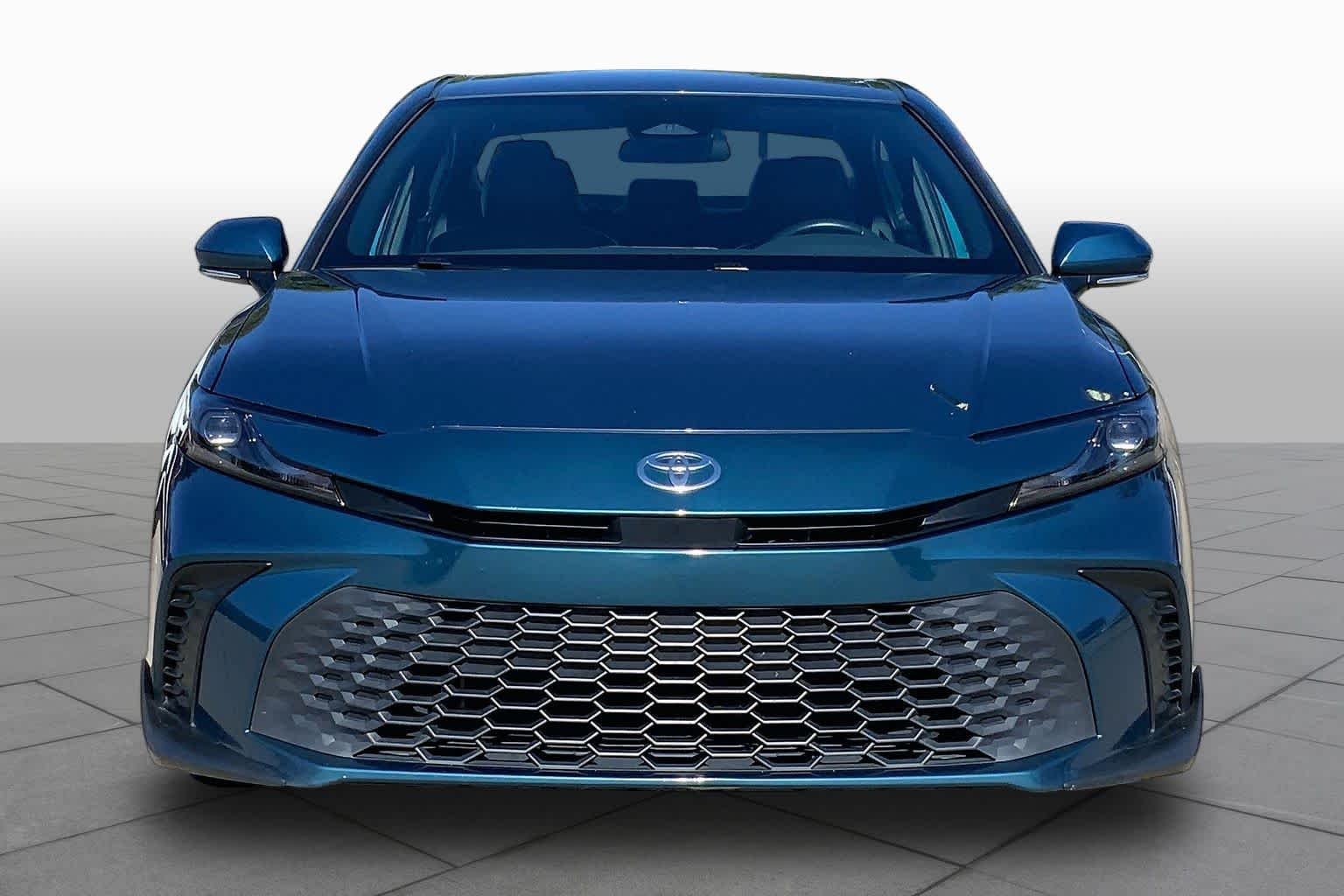 Used 2025 Ocean Gem Toyota SE image 4