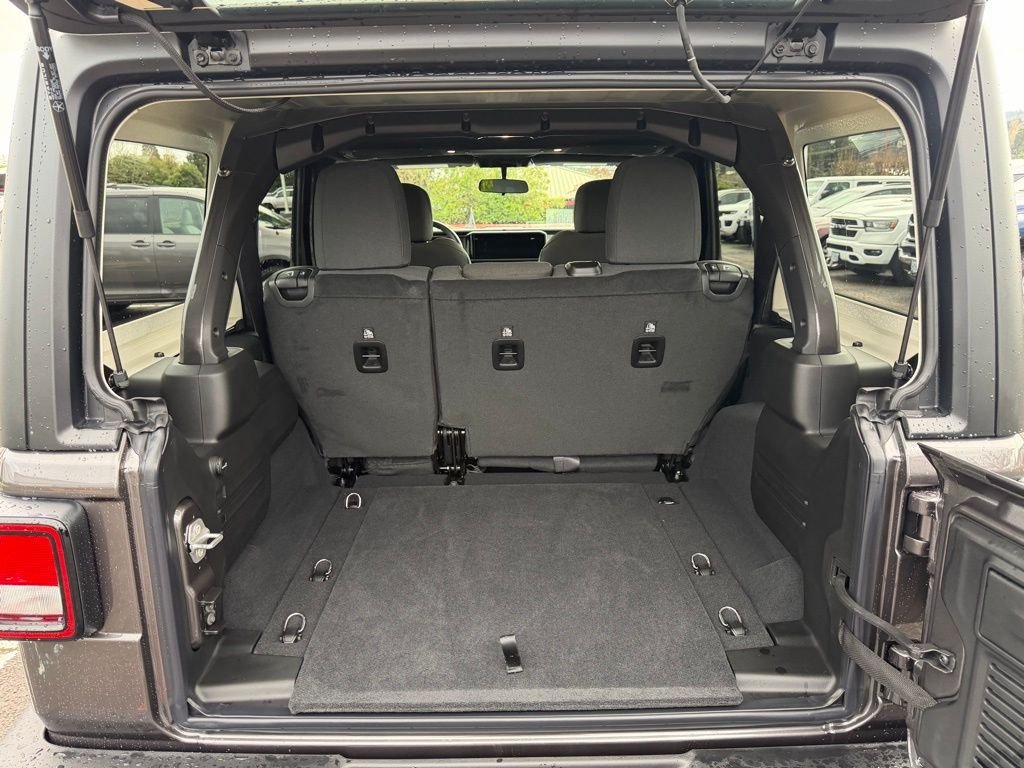 New 2026 Granite Crystal Metallic Clearcoat Jeep Sport image 11
