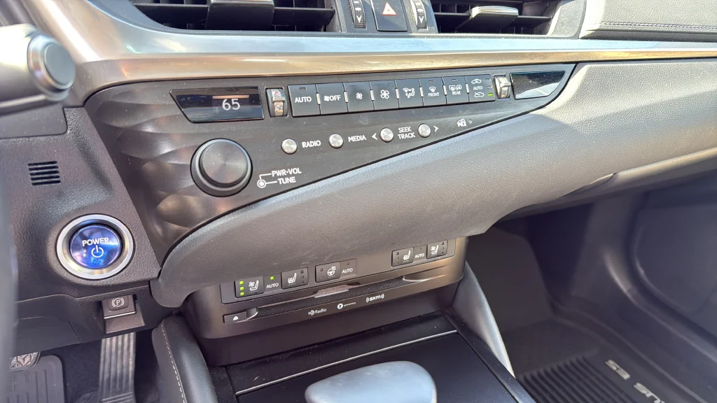 Used 2020 Silver Lexus 300h image 28