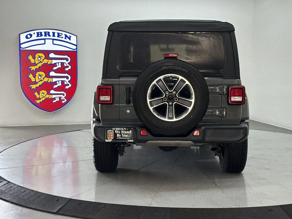 Used 2018 Gray Clearcoat Jeep Unlimited Sahara image 11
