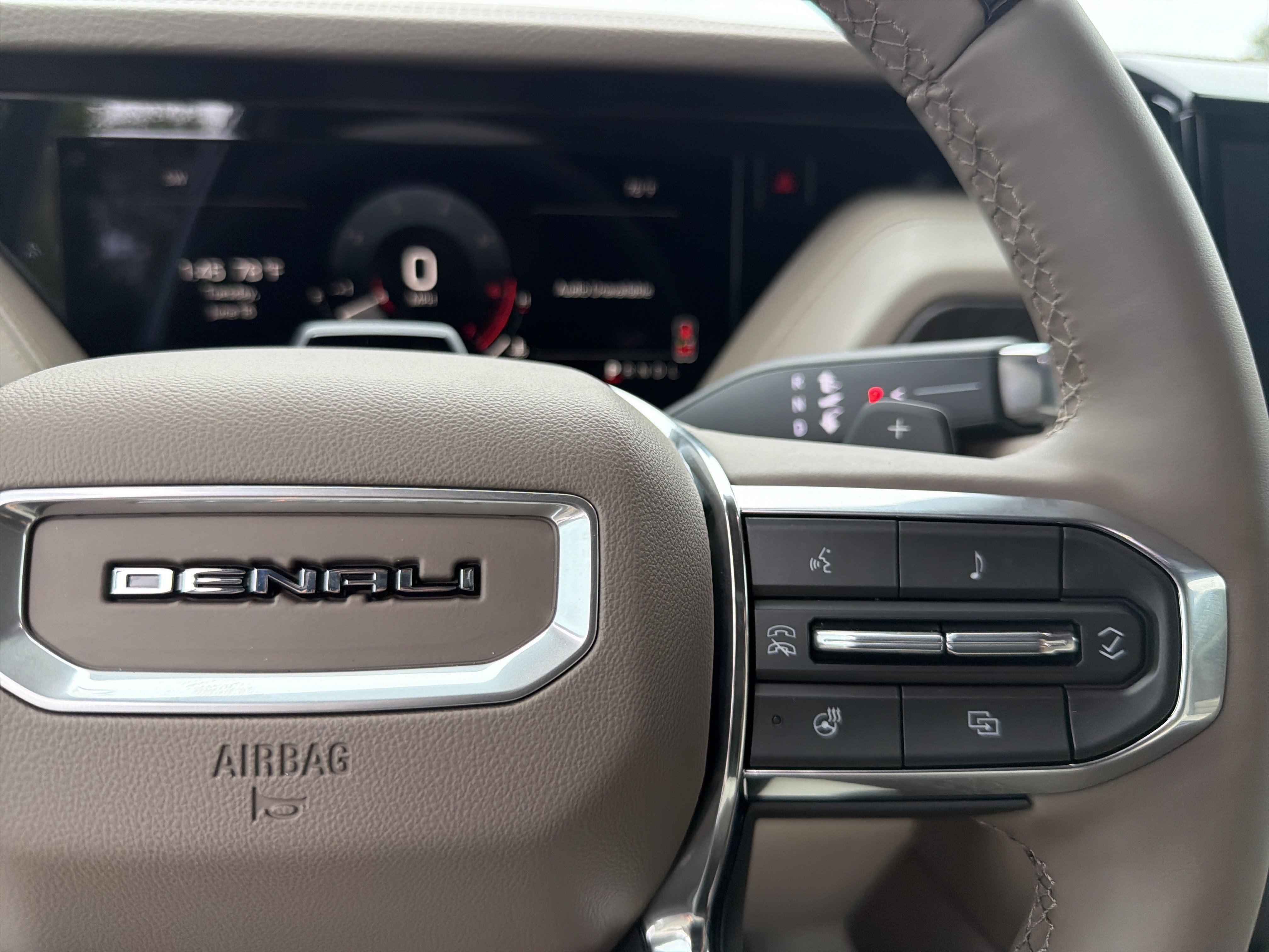 2026 GMC Yukon Denali - Photo 28