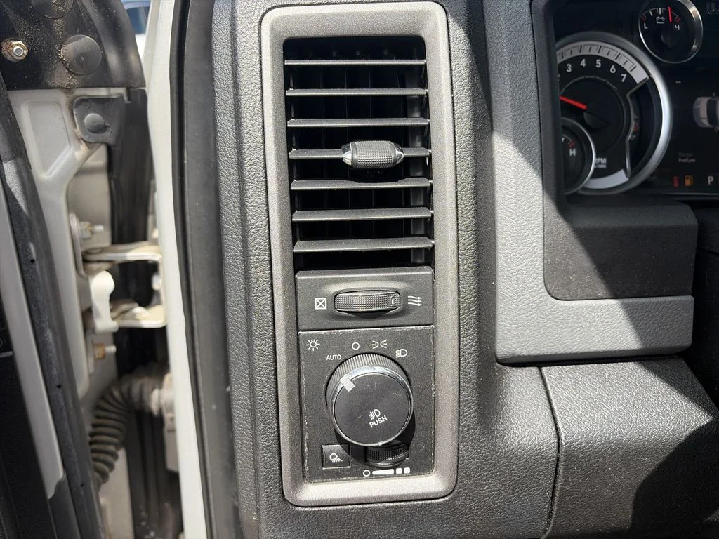 Used 2013 Silver Ram Express image 19