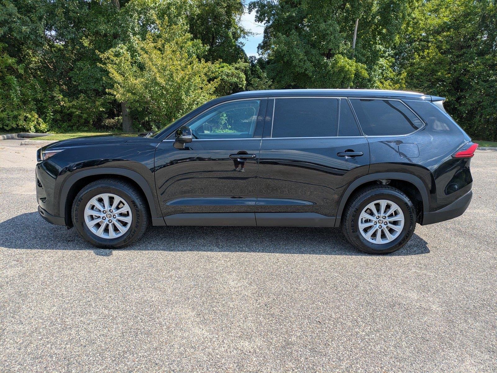 Used 2024  Toyota XLE image 7