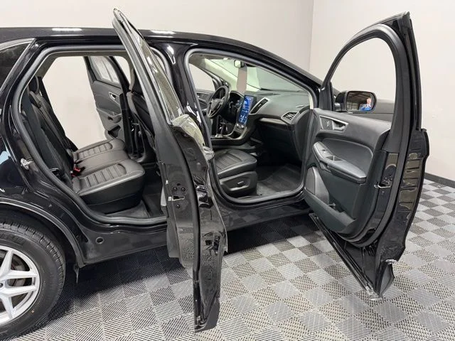 Used 2023 Black Ford SEL image 21