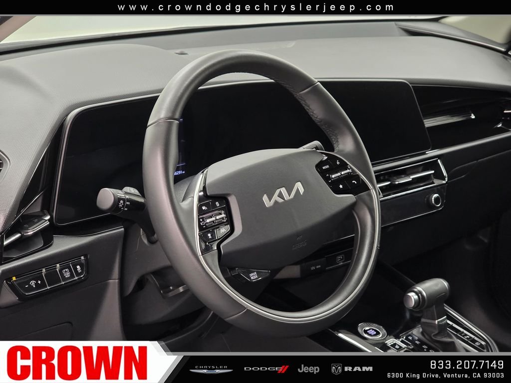 Used 2023 White Kia EX image 21