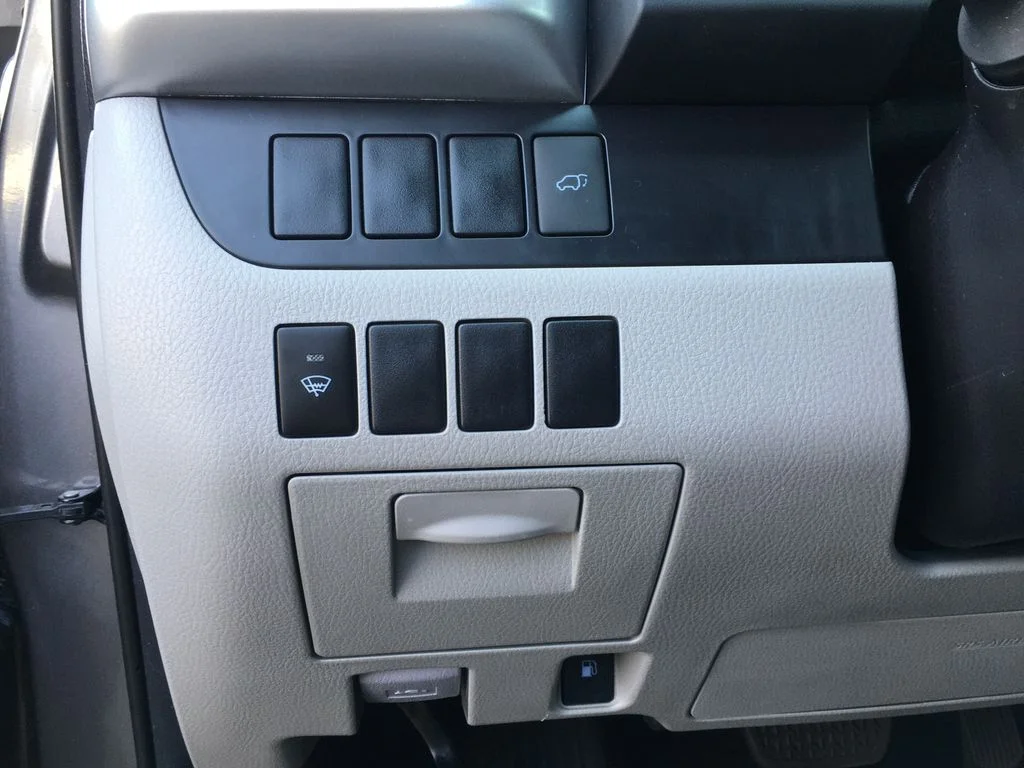 Used 2016 Gray Toyota XLE V6 image 19