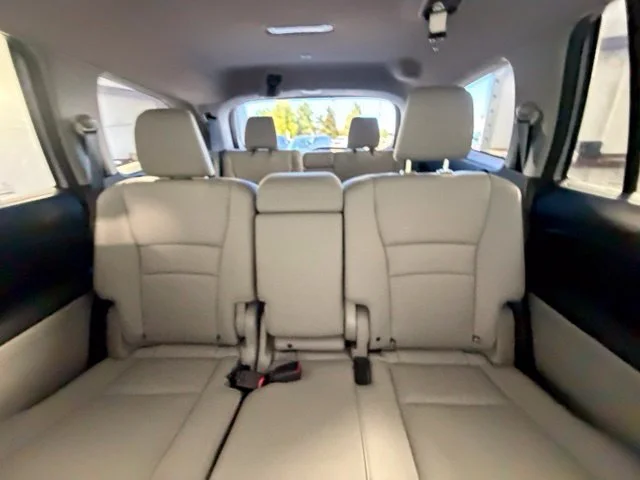 Used 2018 Silver Honda EX-L image 31