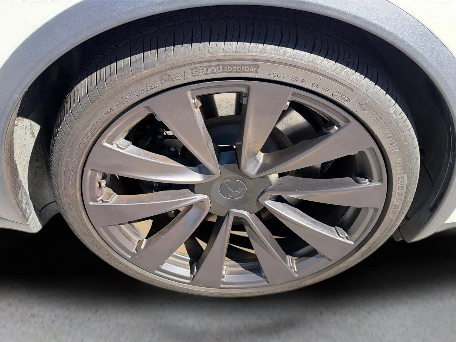 Used 2022 Pearl White Multi-Coat Tesla Plaid image 19