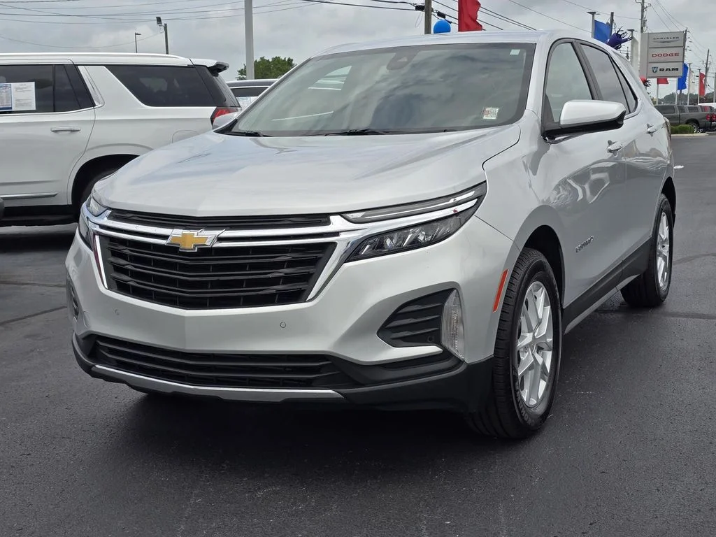 Used 2022 Silver Ice Metallic Chevrolet LT image 3