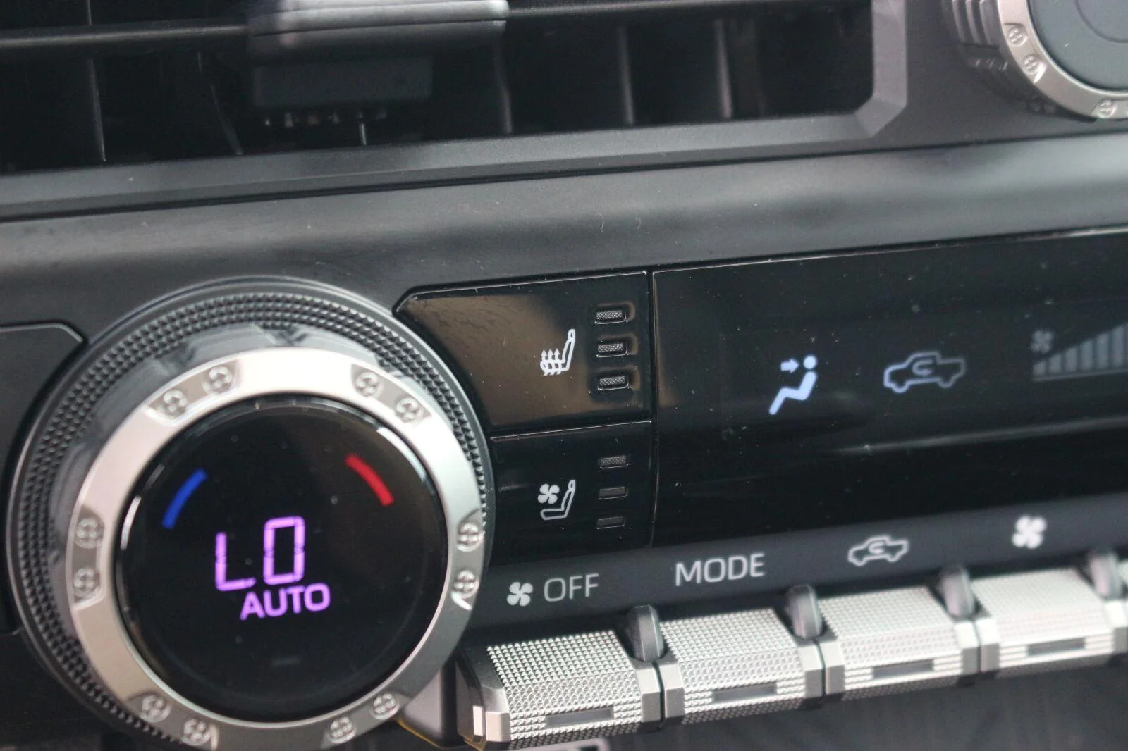 Used 2024 White Toyota SR5 image 29