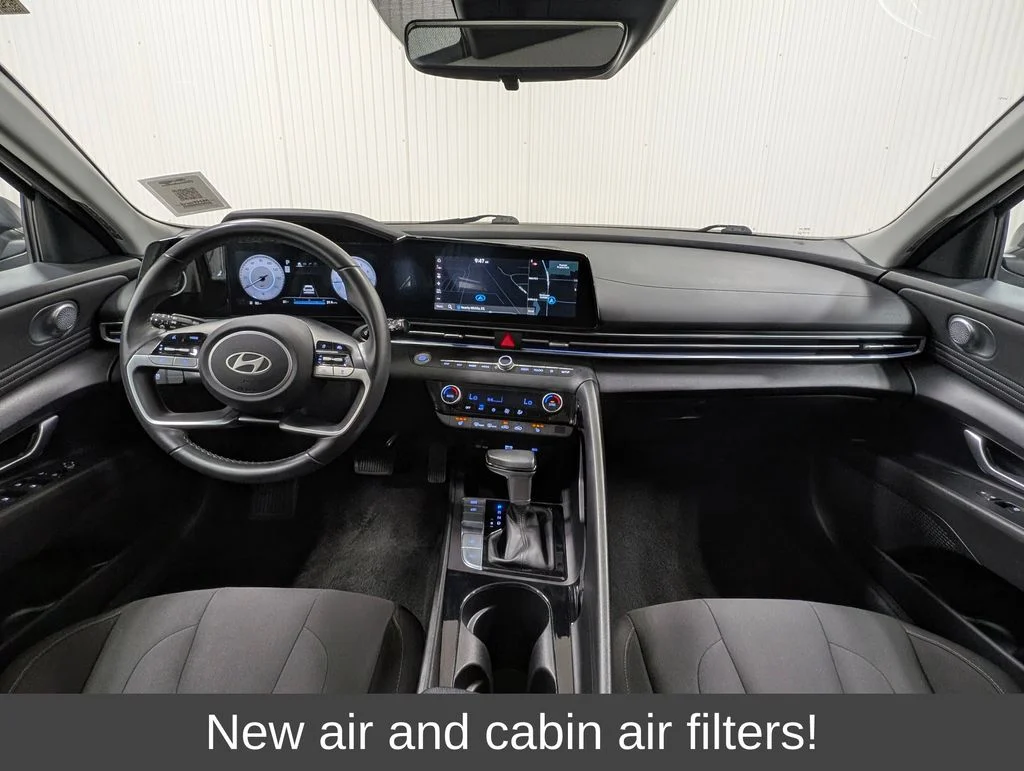 Certified Used 2025 Gray Hyundai SEL Convenience image 3