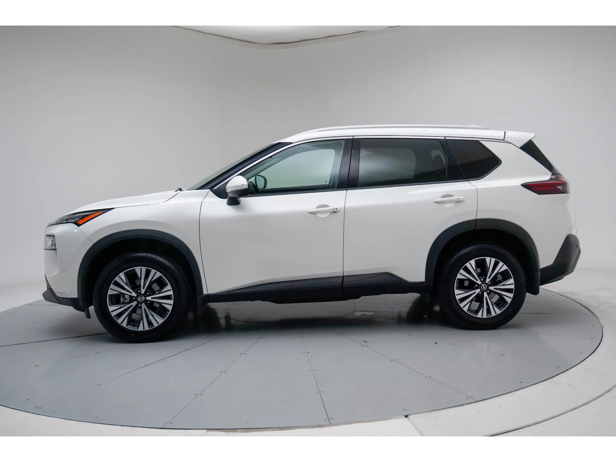 Used 2021 Pearl White Tricoat Nissan SV image 9