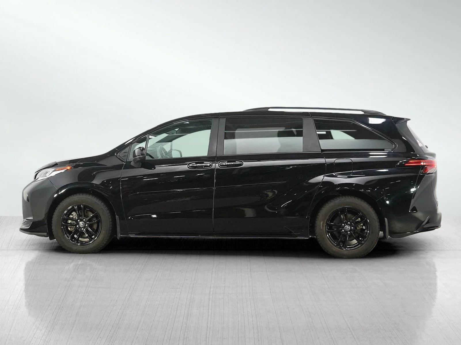 Used 2025  Toyota  image 2