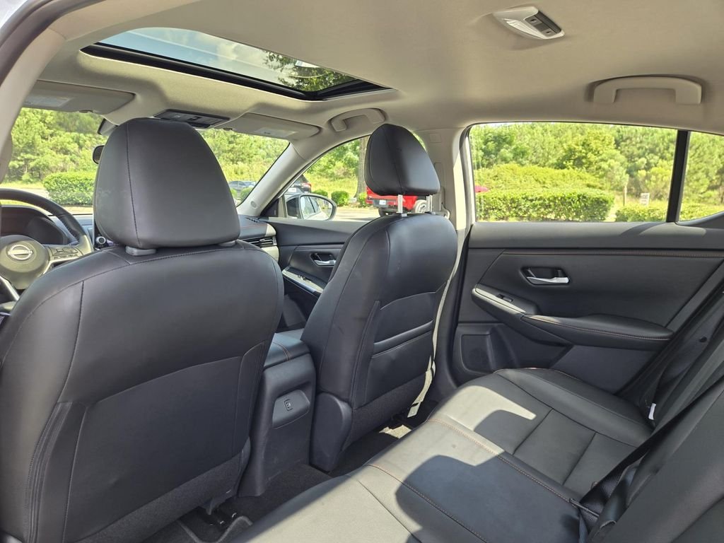 Used 2025 White Nissan SR image 17