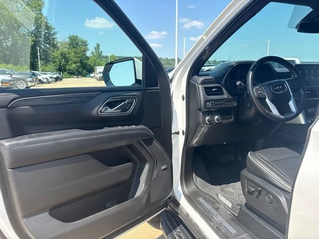 Used 2021 White Frost Tricoat GMC SLT image 9