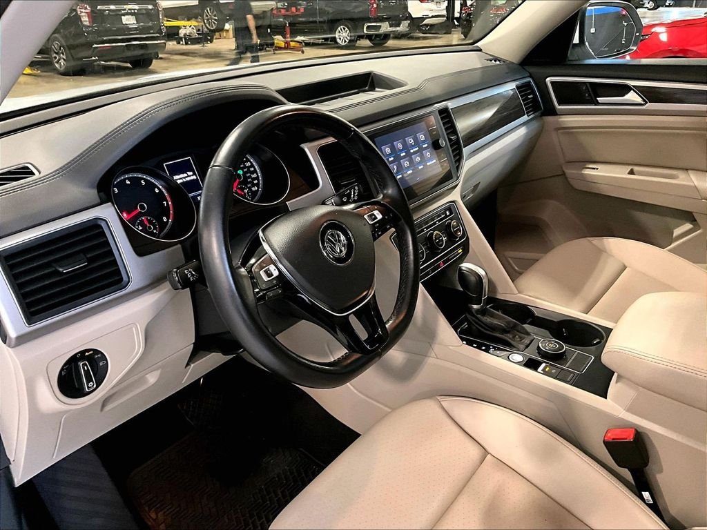 Used 2019 White Volkswagen 3.6L V6 SE image 8