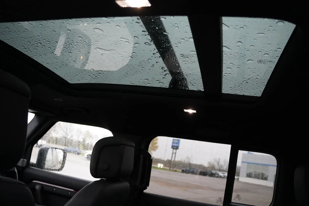 Used 2023  Land Rover SE image 19