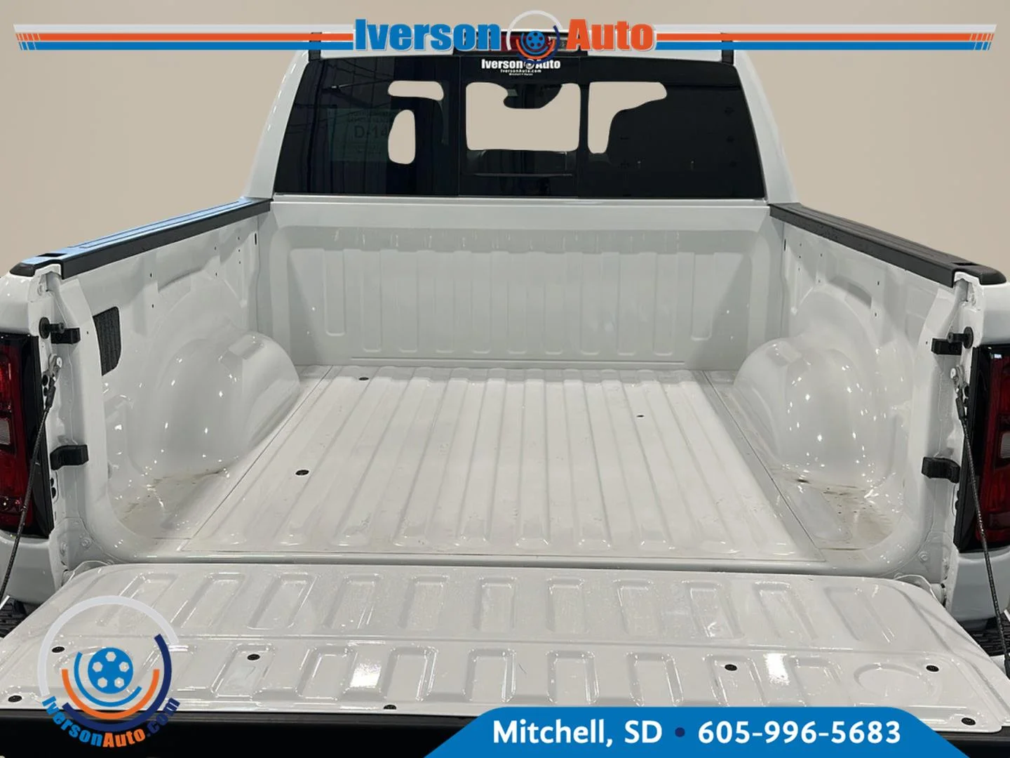 New 2027 BRIGHT WHITE CLEAR COAT RAM BIG HORN 4X4 CREW CAB 5
