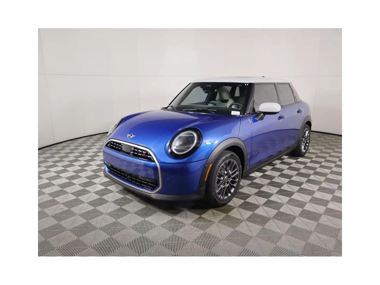 2026 MINI Hardtop Cooper S Signature's photo