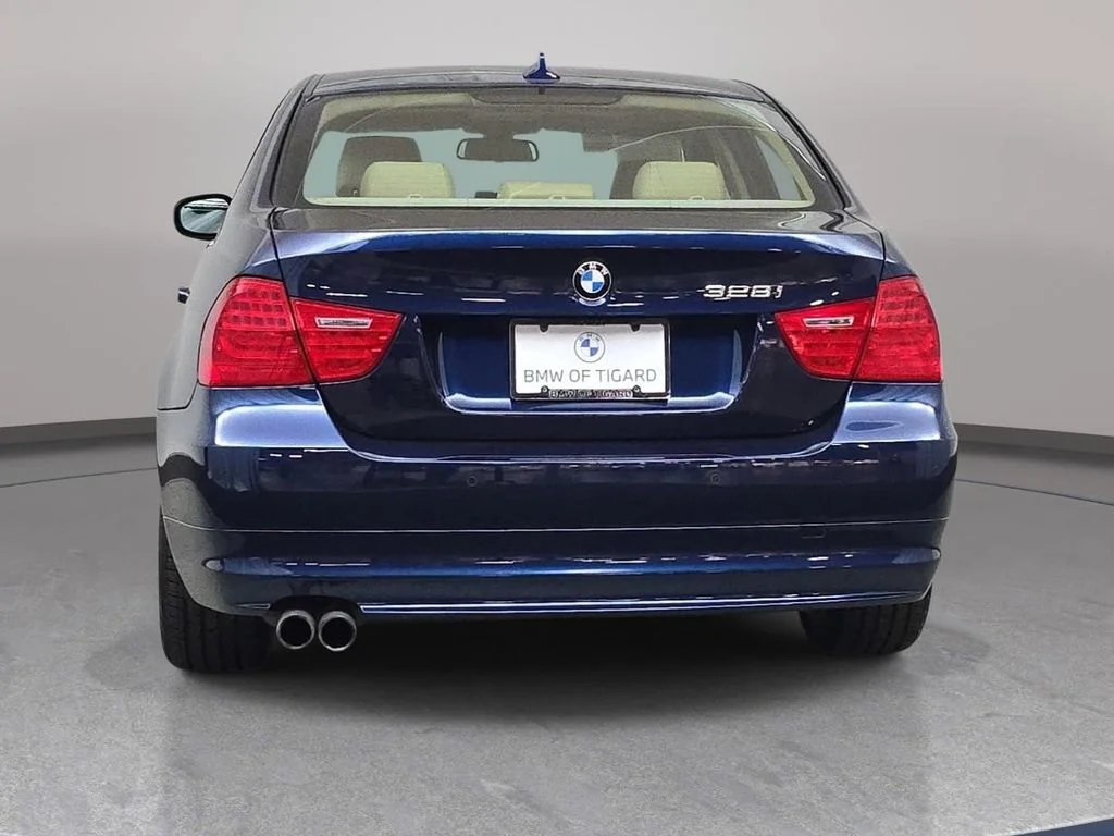 Used 2011 Deep Sea Blue Metallic BMW 328i xDrive image 7