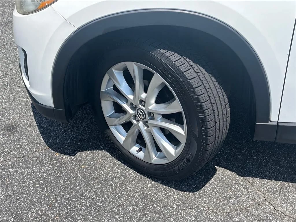 Used 2015 White Mazda Grand Touring image 27