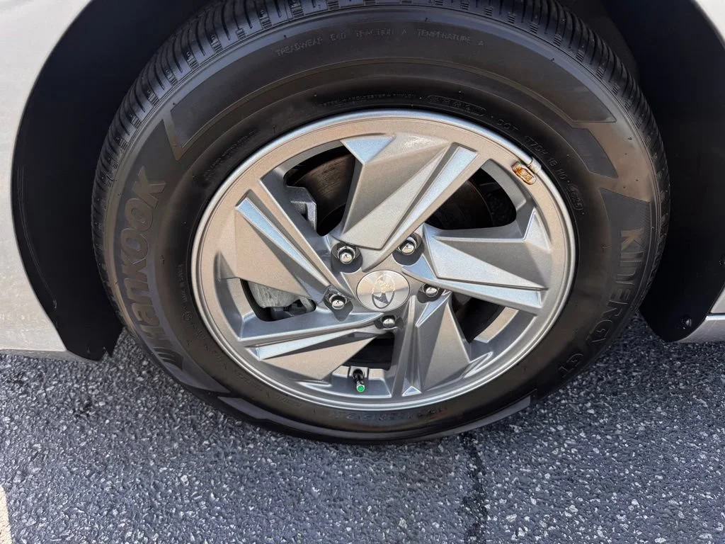 Used 2026 Fluid Metal Hyundai SE image 19
