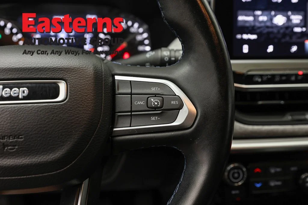Used 2022 White Jeep Latitude image 16