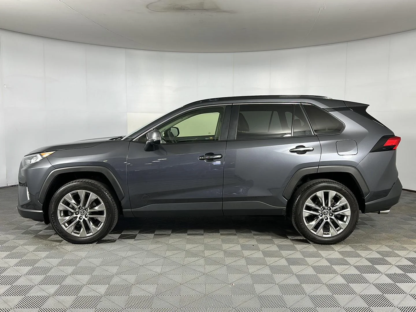 Used 2019 Magnetic Gray Metallic Toyota Limited image 4
