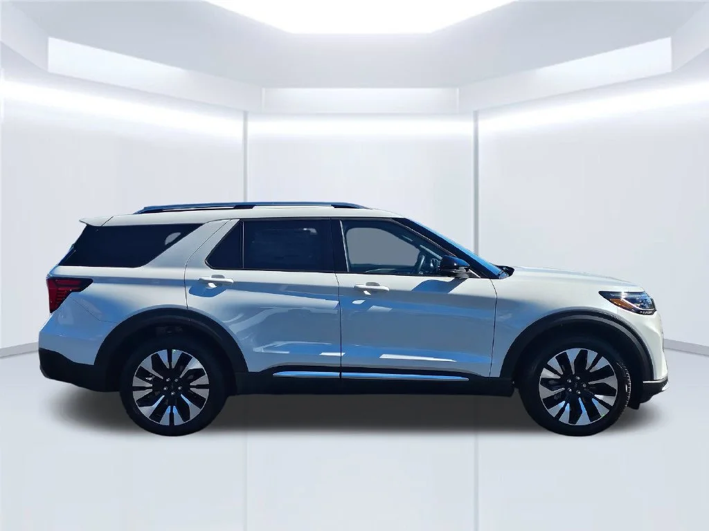 New 2027 White Ford Platinum image 25