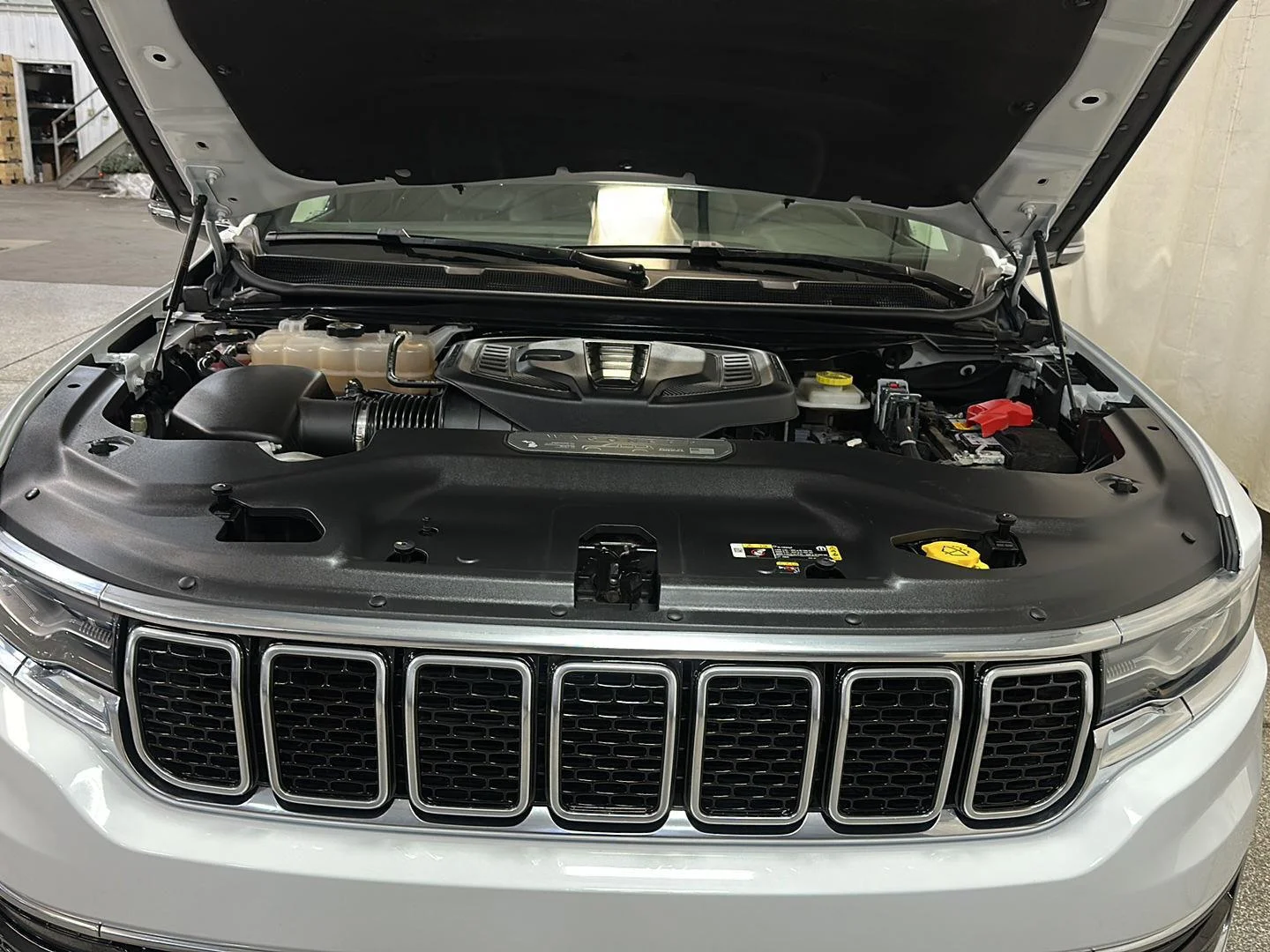 2024 Jeep Wagoneer Series II - Photo 14