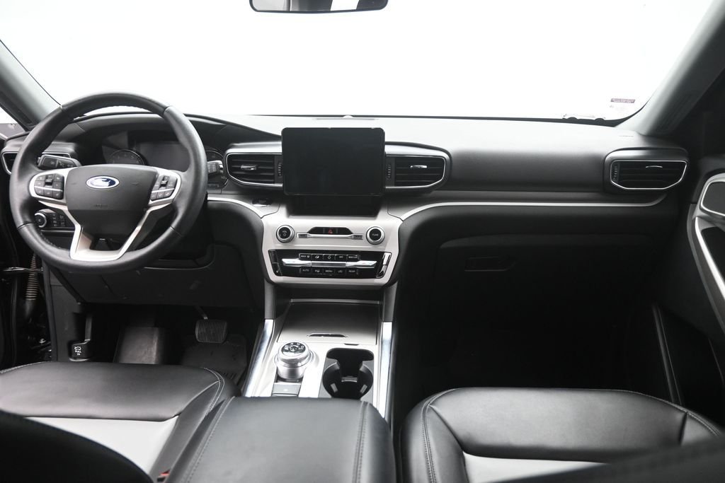 Used 2023 Black Ford XLT image 16